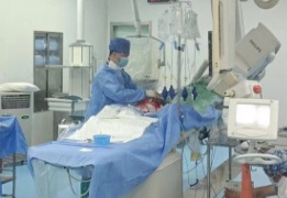 65歲大爺帶孫子玩耍，身體不會動了！提醒：這些情況要注意！