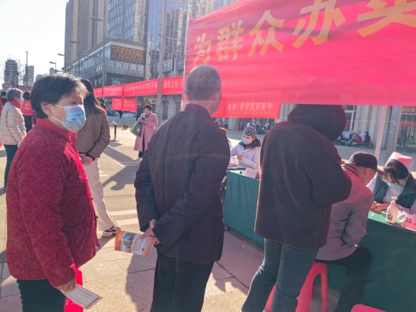 義診、健康指導······鄭州西區(qū)中醫(yī)院專家掀起學雷鋒熱潮！