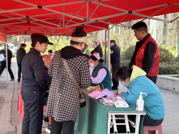 不負(fù)春光，鄭西專(zhuān)家義診健康行，關(guān)懷暖民心！
